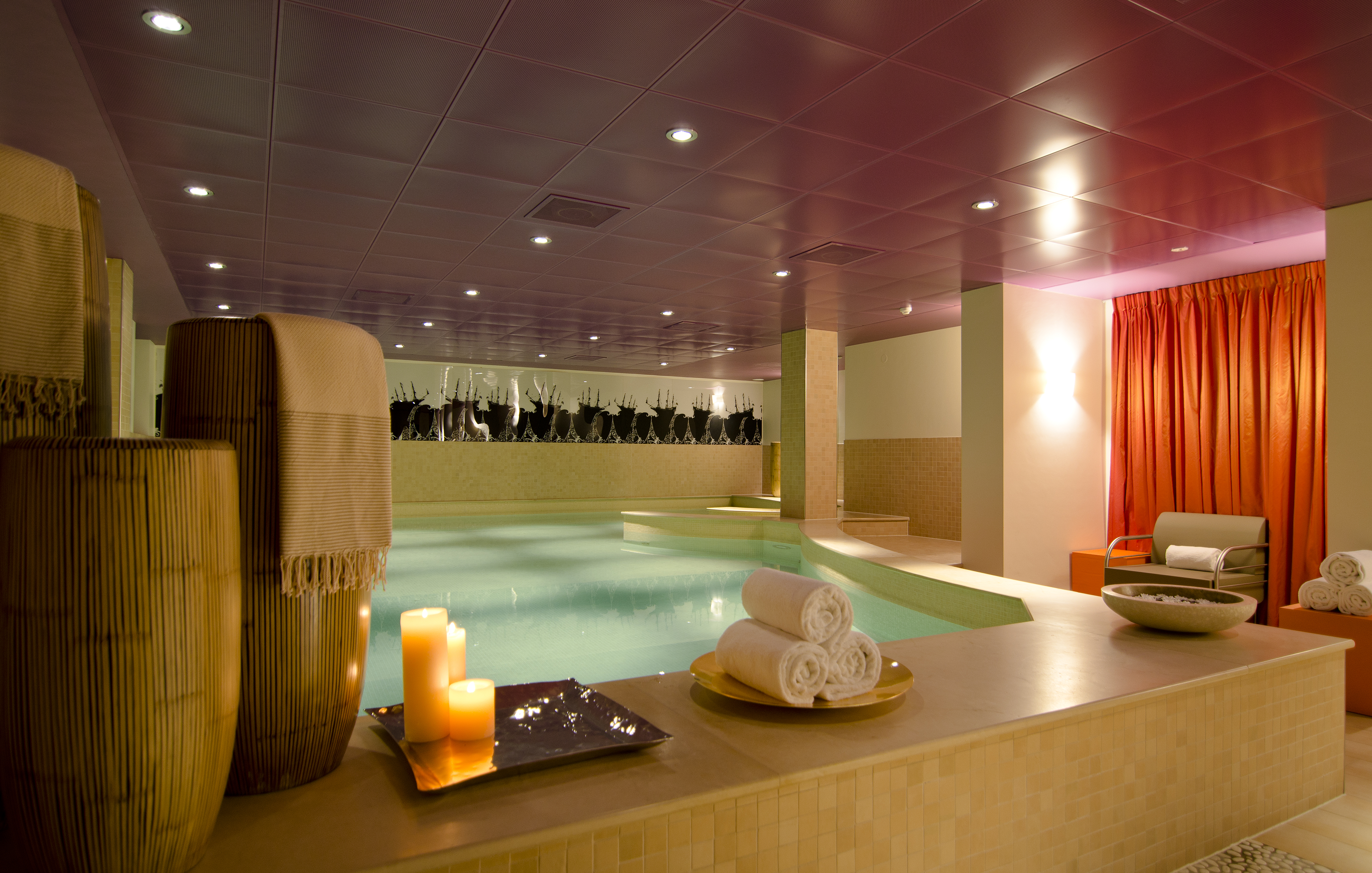 23b. So SPA - heated indoor swimming pool with jetstream and jacuzzi